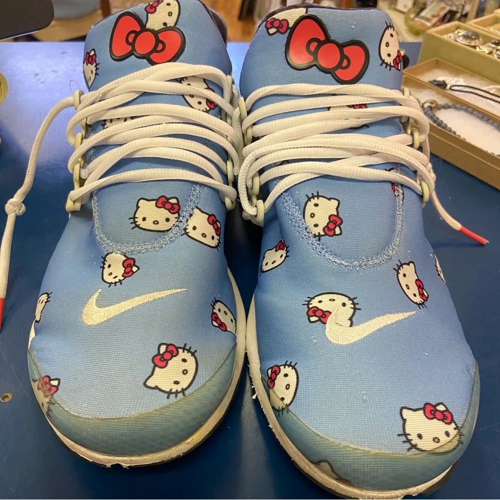 Hello Kitty Sanrio Nike Men’s Size 14 Good Condition - Picture 3 of 11